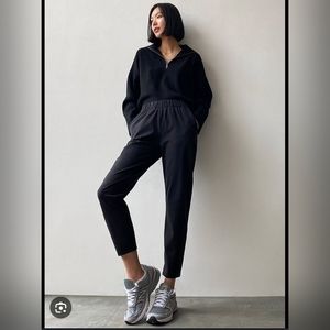 Aritzia Weekender Pants Black Small